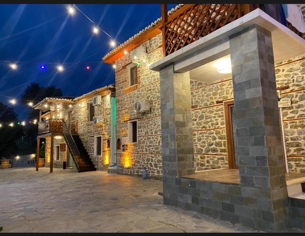 Keshtjella Xhabeqos Hotel Laknas Exterior photo