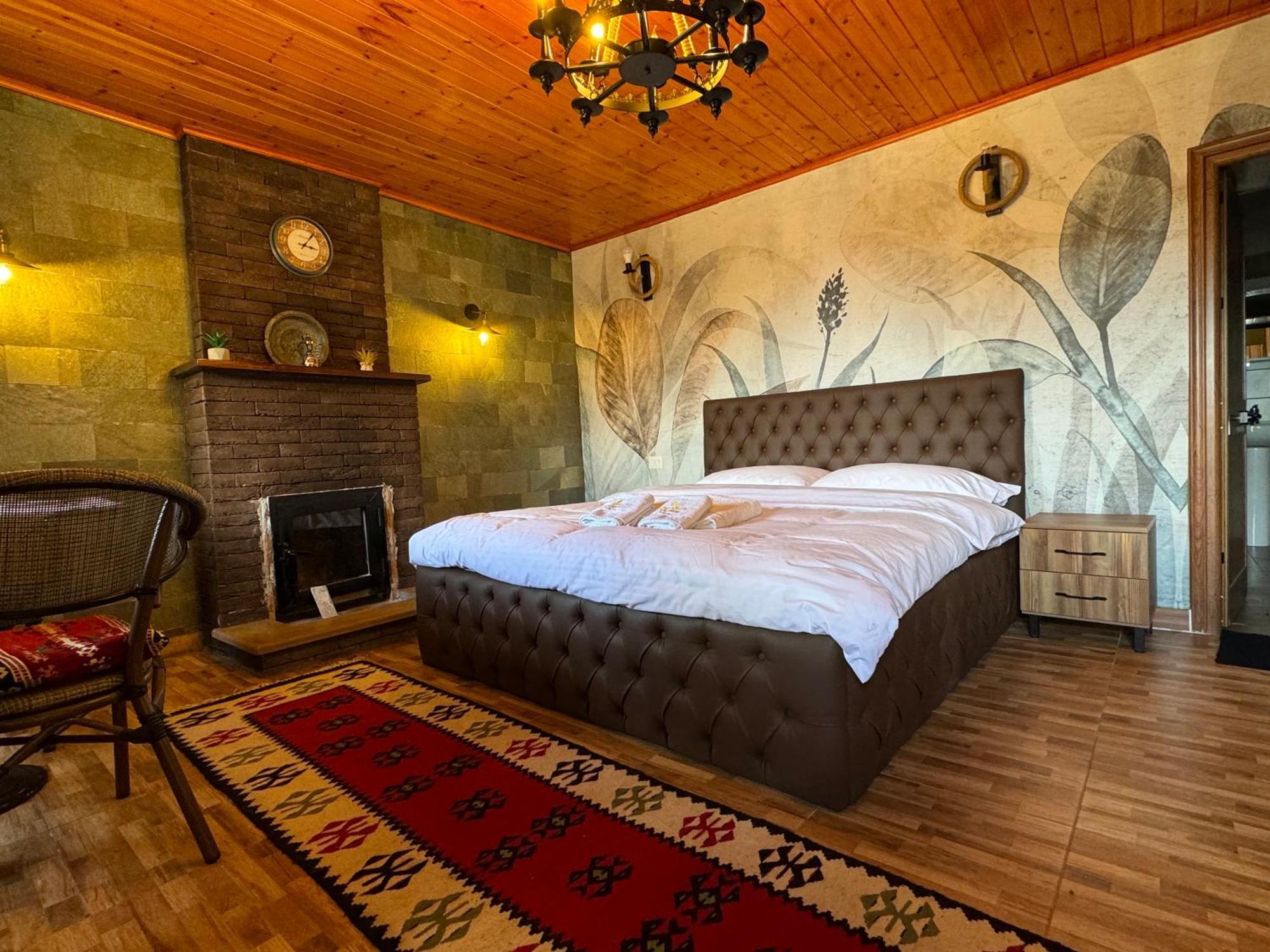 Keshtjella Xhabeqos Hotel Laknas Exterior photo