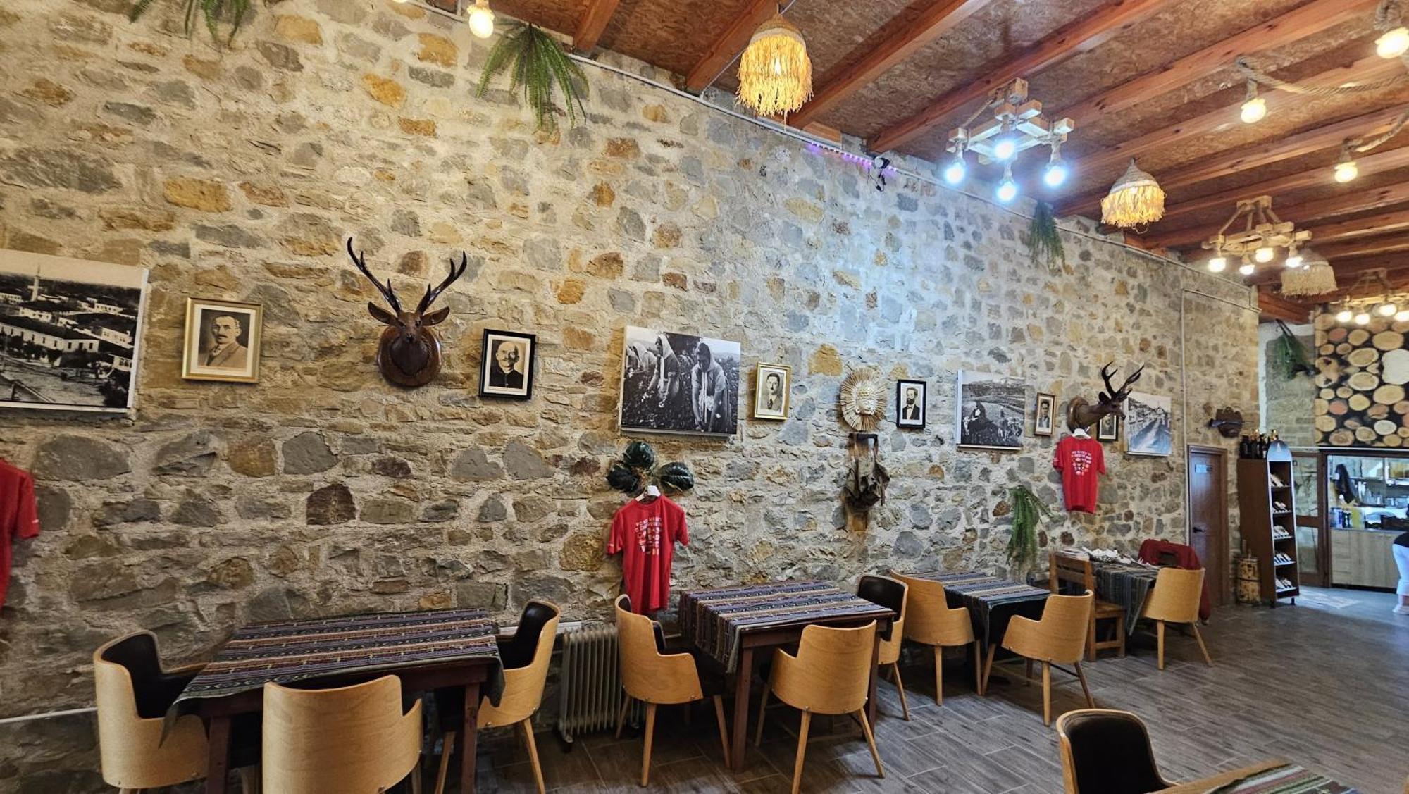 Keshtjella Xhabeqos Hotel Laknas Exterior photo